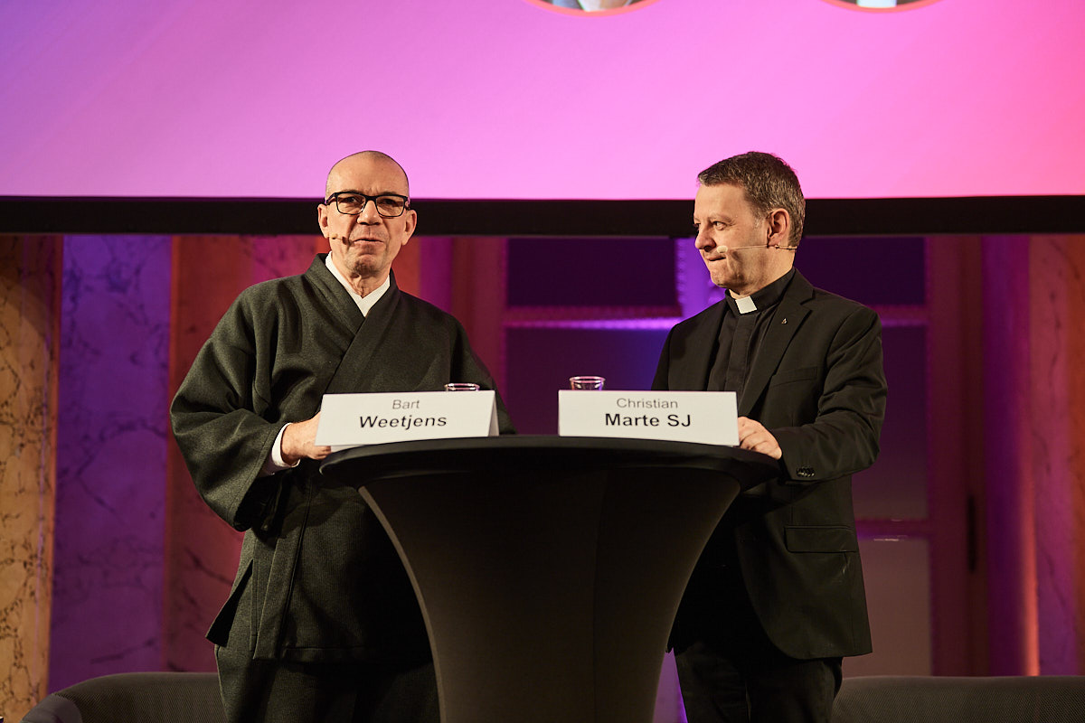 GDruckerForum's tweet photo. @BartWeetjens: 
"Most think: If we are lucky, then we can be grateful. 
But it’s actually the opposite. If we practice gratitude, we will become joyful."

#druckerforum #gpdf #vienna https://t.co/Hrp00ntMje