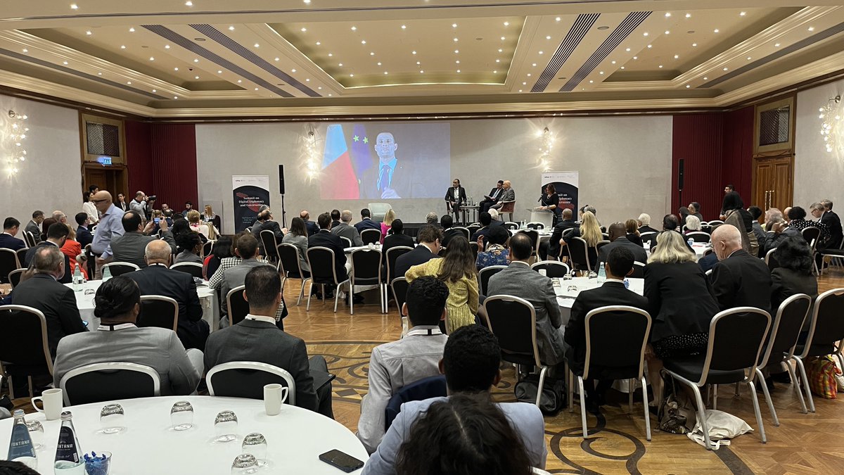 « Social media is a key tool to connect with citizens » - Malta’s Prime Minister <a href="/RobertAbela_MT/">Robert Abela</a> opening the Summit on #DigitalDiplomacy and Governance in Malta🇲🇹

➡️🔗20years.diplomacy.edu 
#MaltaSummit2022