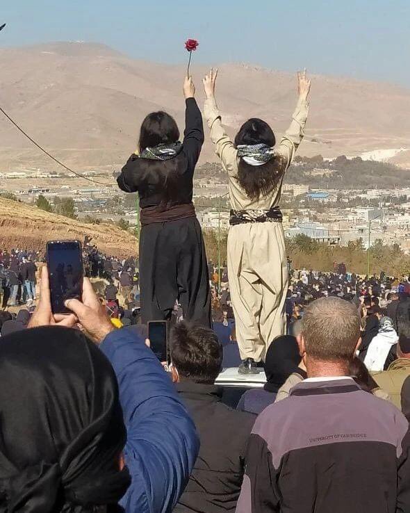 chawshin_83's tweet photo. مهاباد دقایقی پیش 
#زن_زندگی_آزادی https://t.co/7e76ZSTxqp