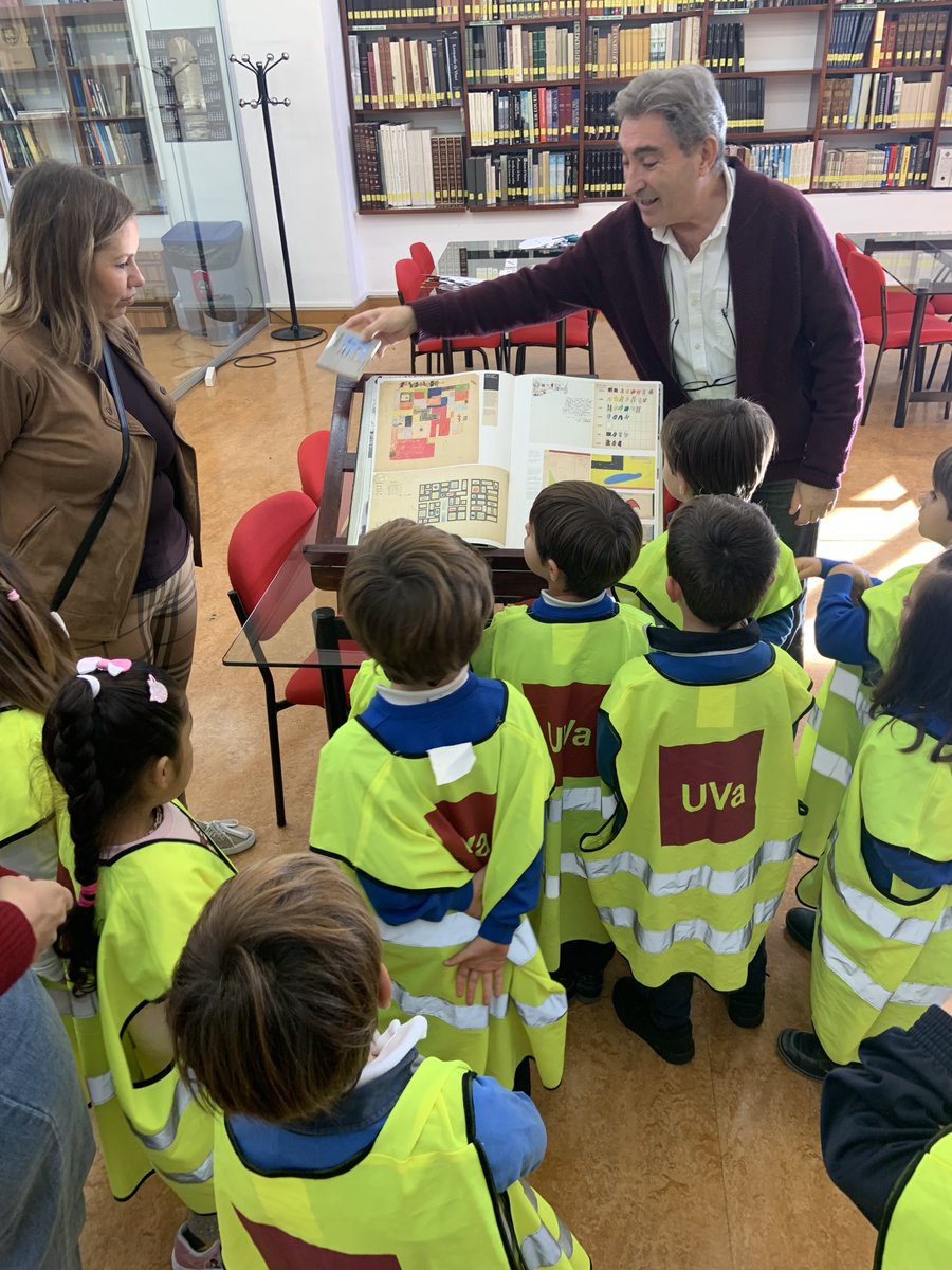BibArqUVa's tweet photo. Y los 3 viernes concertados visitaron la #ETSAVa y también la #BibArq.
Un placer mostrarles la Biblioteca (con sus duendes), las maquetas de papel y nuestros libros 'especiales' (pop-ups, cómics... ).
¡Felices con las caretas de arquitectos/as con que les obsequiamos!😃 https://t.co/nyn7X3mlf6