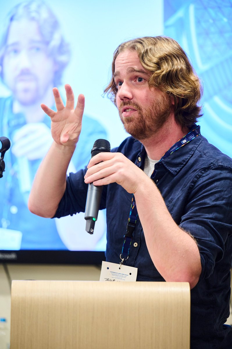 CopernicusLand's tweet image. Yesterday we all met in Brussels and online to share experience and to learn more about the #CLMS products and their potential! 

Are you with us today?! 

Second day of the #CopernicusLandUserEvent 📢