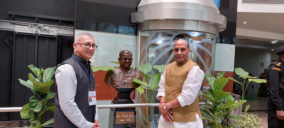 MAHE_Manipal's tweet photo. #MAHEconvocation
Shri Rajnath Singh, Minister of Defence, GoI.
Chief Guest, #convocation2022, #MAHE, #Manipal at Edu. https://t.co/W0uOcrumSb
