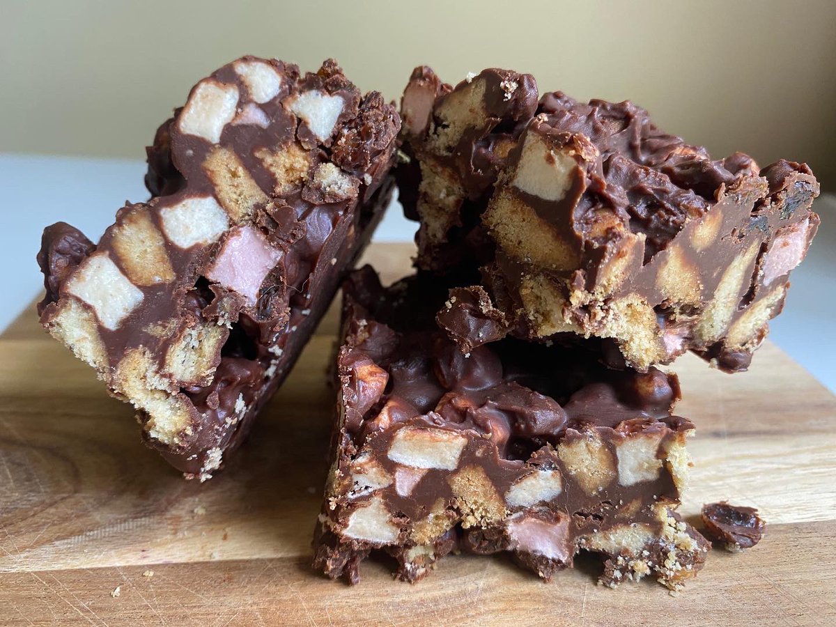 Don’t like Birthday cake?🎂

How about Rocky Road?🎉

Organic dark, milk, orange or mint chocolate, Biscoff, ginger or traditional digestives. 
Can be gluten free.

Starts £20 nine piece slab.

Delivery considered.
#cardiffvegan #plantbased #cardiff #birthday