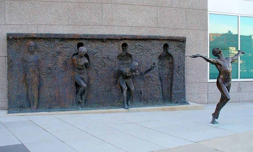 How cool is this sculpture? It’s Break Through From Your Mold By Zenos Frudakis in Philadelphia, Pennsylvania, USA. #sculpture