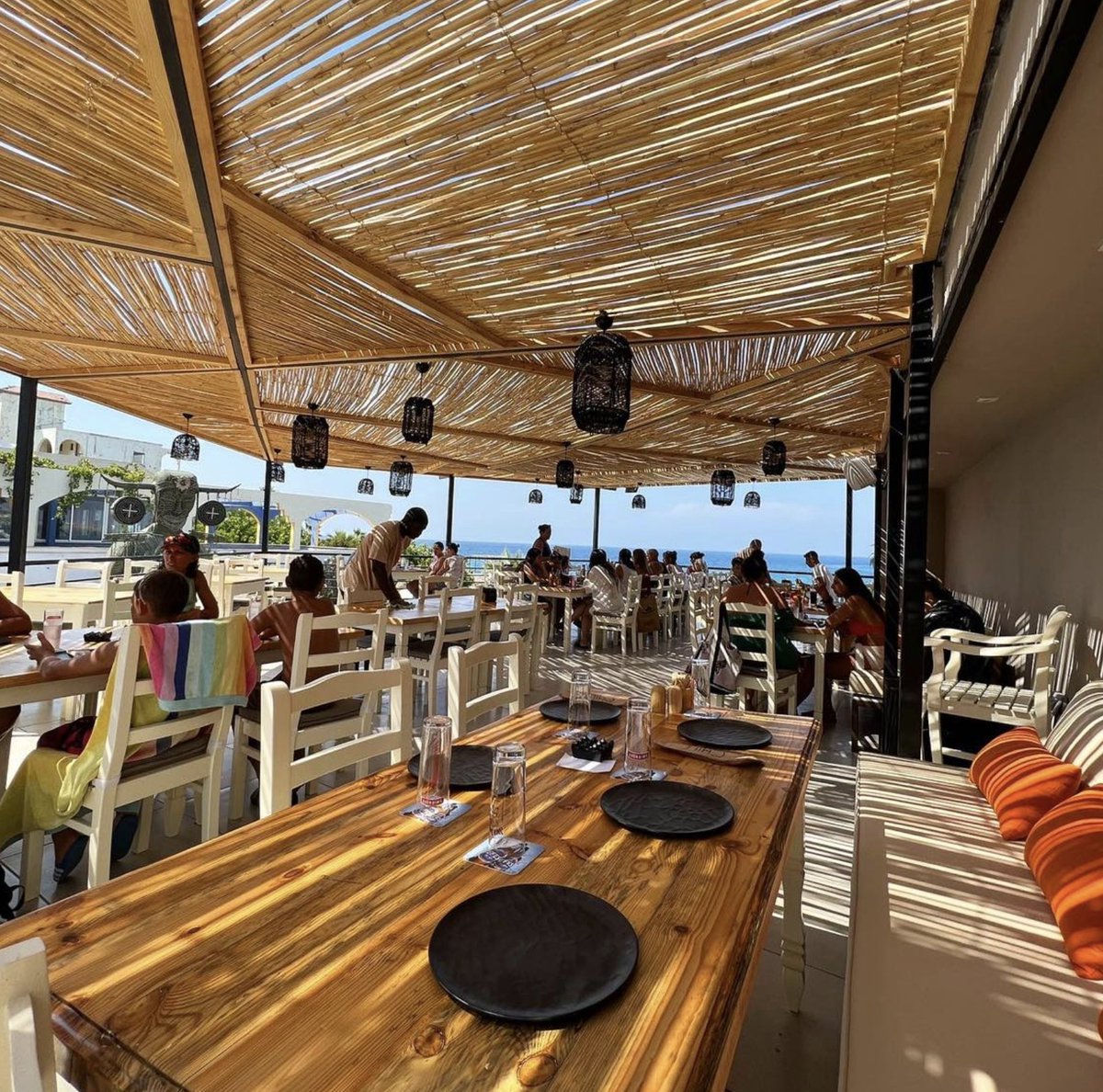 AbsoluteCyprus's tweet image. Do you dream of spending your weekend sipping cocktails and eating delicious food on the beach? North Cyprus has you covered!

"Chill Beach Bar &amp;amp; Restaurant" is one of the options to choose from, offering a relaxing and chilled out space ideal to unwind. 

#northerncyprus