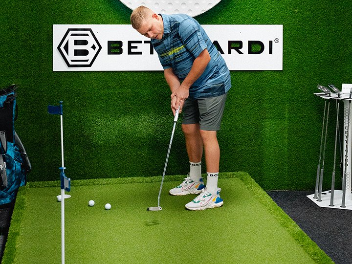 Is the bad weather putting a stop on your playing?  Fear not, we are completely indoors and unhindered by the weather! Book our simulators for yourself or a group of friends (up to 6 people in a suite), or practice on our green!
warwickshiregolfsim.co.uk

#christmasideas