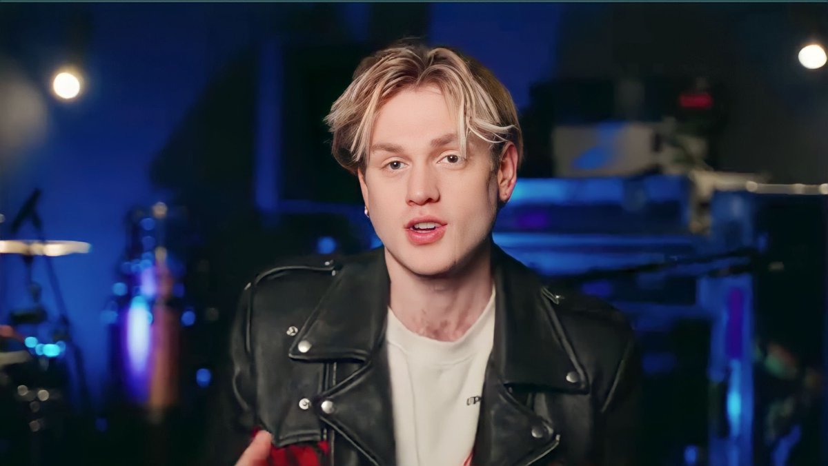 condorspet's tweet photo. it's @TheVampsTristan and this looks against the world.

@TheVampsband https://t.co/Bp5hGQe1A9