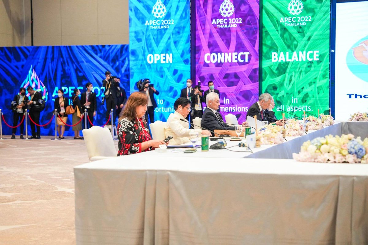 bongbongmarcos's tweet photo. Ibinihagi natin dito ang ating pagsuporta sa adoption ng Bio-Circular-Green (BCG) Economy at ang prayoridad ng ating administrasyon kabilang na ang pagbangon sa MSMEs sa bansa. https://t.co/KaRDuaiu23