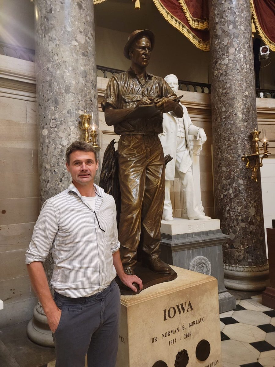 Hello from Washington DC. I spent yesterday talking with US Senators, USDA and USAID about what farmers are enduring in Ukraine and answering questions. They were all very considerate and supportive.