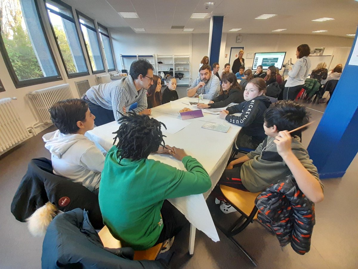 Canope_DTNorm's tweet photo. #endirect 🔴 Découverte du sujet 👉Un élève de ton collège est la cible d’un harcèlement en ligne. Comment réagir pour signaler ce #cyberharcèlement ?
💻Retrouvez sur #canoTech notre offre pour lutter contre le harcèlement ➡️https://t.co/Z9TuEJOPjH
#programmepHARe https://t.co/x0lx0rDobg