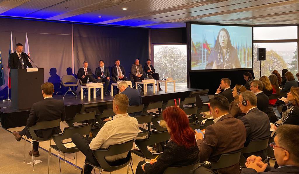 LilyanaPavlova's tweet photo. Partnerships are key to mobilise more funds &amp; expertise to meet all current and future challenges in our cities. 

Boosting public-private partnerships through technical support to get projects off the ground will also be one of @EIBGlobal priorities.

#CZPRESWesternBalkans https://t.co/zHL9SGrOSY