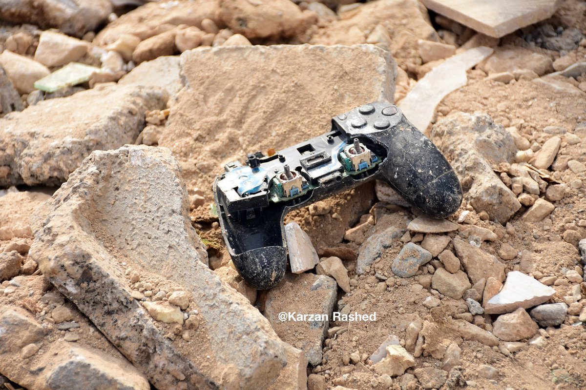 Karzan_Rashed1's tweet photo. The controller playstation the children were playing in the house that exploded last night in Sulaymaniyah

15 people died in the incident and 12 people were injured

Photo: Karzan Rash https://t.co/zcujfrfYl7