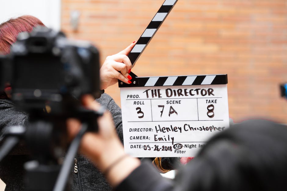 CreativeWales's tweet photo. Please take a minute to complete this @USWResearch survey for all in the screen sector – including Film, TV, Games, Animation, VFX, Post-production and corporate production.

Help shape the future work of  @MediaCymru_ by completing now: https://t.co/7dpD9dbdsA https://t.co/Q20kCCBARe