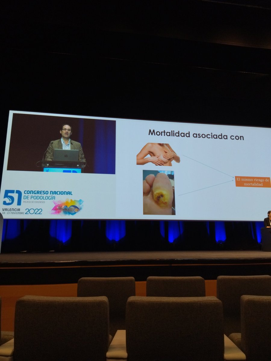 Inicio del 51 Congreso Nacional de Podología escuchando al Dr. <a href="/JosLuisLzaroMa1/">José Luis Lázaro Martínez</a> hablando de las competencias del Podólogo en el Pie Diabético