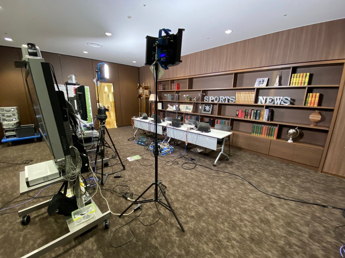 ytvNextry's tweet photo. 第84回関西学生対校駅伝競走大会
🏃‍♀️関西の大学22校が参加し、京丹後市・与謝野町・宮津市を通るコース8区間を駆け抜けます🏃‍♀️

配信リモートサブとコメンタリーブースが完成‼

あすリートチャンネルでライブ配信します。
11/20　7:20～
https://t.co/w7dobJM46m

#丹後大学駅伝　＃駅伝 https://t.co/Qkwo1EunYQ
