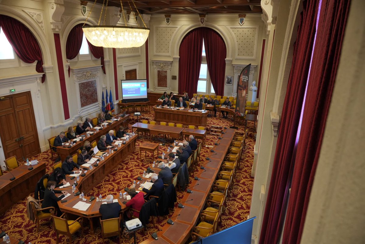 SDIS83's tweet photo. ➡️ Ce matin se tient la séance d'installation du Conseil d'Administration du #SDIS83 🚒 sous la présidence de M. Dominique LAIN, reconduit par M. Jean-Louis MASSON, président du @Departement_Var, en présence de M. Evence RICHARD, Préfet du Var. https://t.co/JDLv5Dfntu