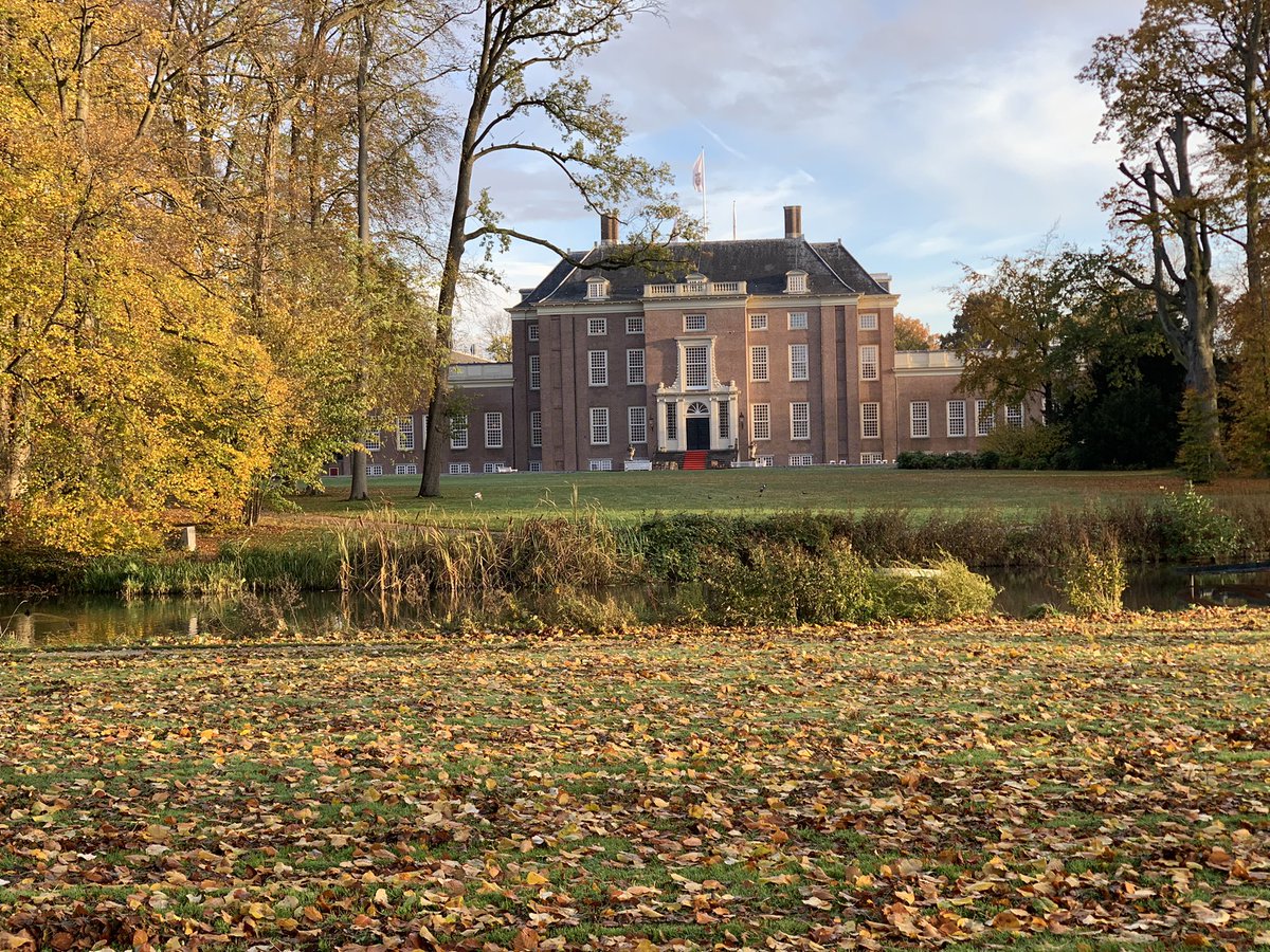 Robinvangalen's tweet photo. Toffe ochtend achter de rug. 

In het prachtige slot Zeist op “de dag van de ondernemer” mogen spreken voor 50 ondernemers uit Zeist. 

In een ontbijtsessie gesproken over de overeenkomsten tussen ondernemen en topsport. 

Mooie mensen mogen ontmoeten op een gave plek. 💪🏻👊🏻 https://t.co/hKZVxyRMcq