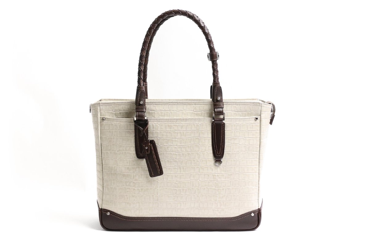 maruyaselection's tweet image. 白のビジネストートも上品かつ、迫力があります◎
#限定色
#ホワイトチョコ
#Kieferneu

maruya-selection.com/collections/am…