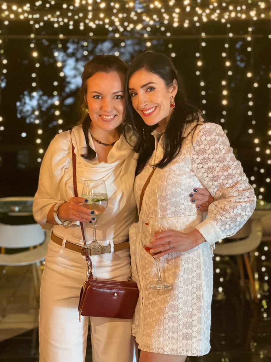 emediasalesteam's tweet photo. Thank you to all our amazing clients, media partners and friends for joining us in celebration of #Openview reaching this milestone 🙌 We had such FUN with you all and we cannot wait to do it again! #emediasales #OpenViewForever #Openview3Million https://t.co/S8iZu6cM8t