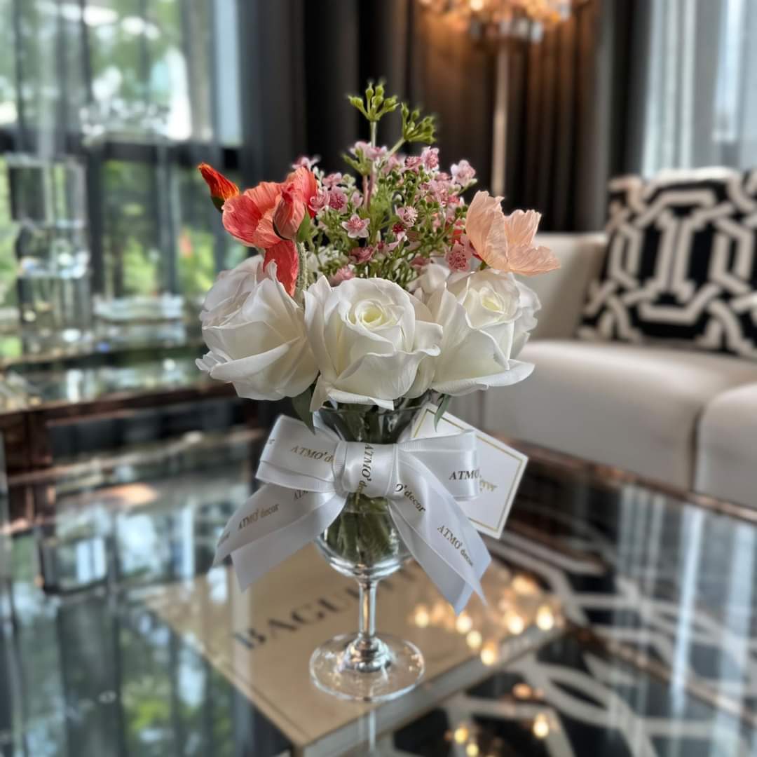 #แจกันดอกไม้ปลอมที่เหมือนจริงที่สุด วใครก็ทักว่าดอกจริง!! บ้านดูสดชื่นขึ้นเยอะเลยค่ะ  เปลี่ยนมุมบ้านให้น่าอยู่ขึ้นมากๆ 🌸🌷

แจกัน Mid-Vase กุหลาบกลีบอ้อนช้อยที่แซมด้วยดอกไม้นานาพันธุ์ ลงตัวมากๆค่ะ กลิ่นหอม มองกี่ทีก็ละสายตาไม่ได้เลยเปลี่ยนบรรยากาศบ้านให้ลงตัวมากยิ่งขึ้นค่ะ 😘🌷