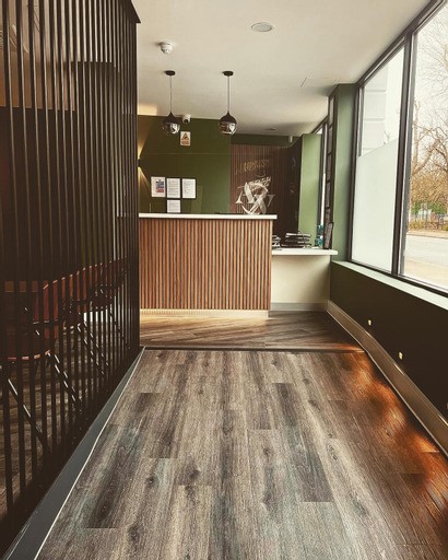 Clements08's tweet image. A bespoke Oak Stathe counter and back wall logo panel for our client @acton_dental.

#acton #oak #oakcounter #fitout #fitoutinteriors #fitoutcontractor #clementsconstruction