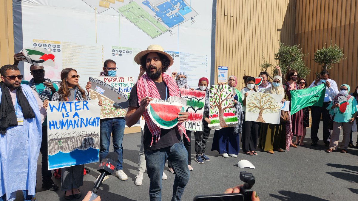 adrien4ej's tweet image. This morning on the last day of #COP27 Palestinian activists and allies hold an action in solidarity w/peoples of Palestine, despite not being able to name specific countries. There is no #ClimateJustice w/out #HumanRights. "From the river to the sea all our people will be free!"