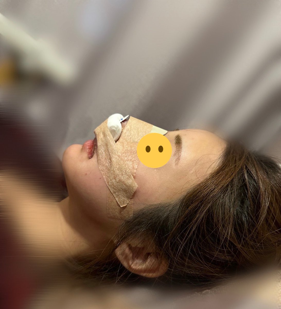 ふう、、、、息苦しい、、