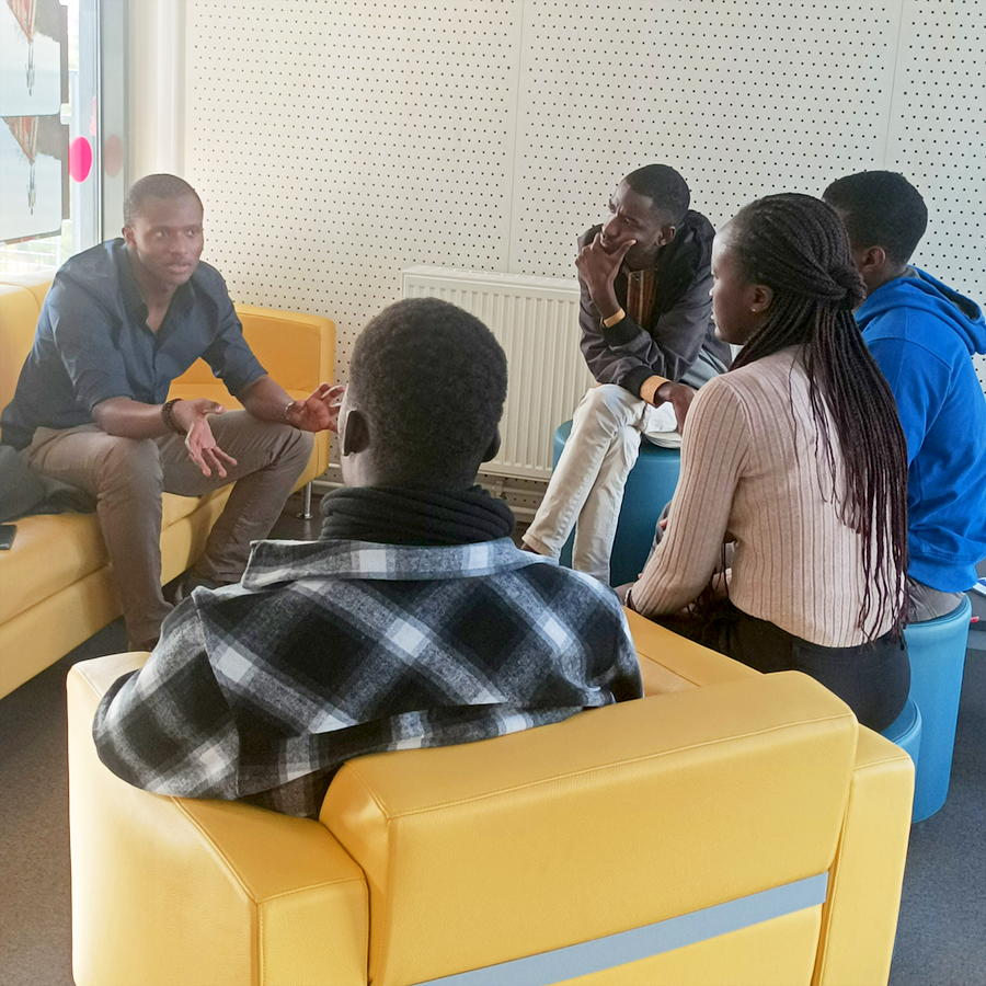 cerdi's tweet photo. La session du mois de Novembre fut fructueuse ! Merci à tous les participants ainsi qu'à nos chers doctorants @Cheick93299831 et Ismaël Ouédraogo 🎓👏 #speedsearching #recherche #economie #doctorant #doctorate https://t.co/w4m1jivEYr