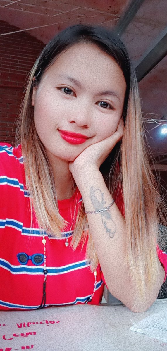 AprilGallego92's tweet photo. Happy 23th Roses🌹🌹
#rocelfieday 💛 https://t.co/G95bl2ynTQ