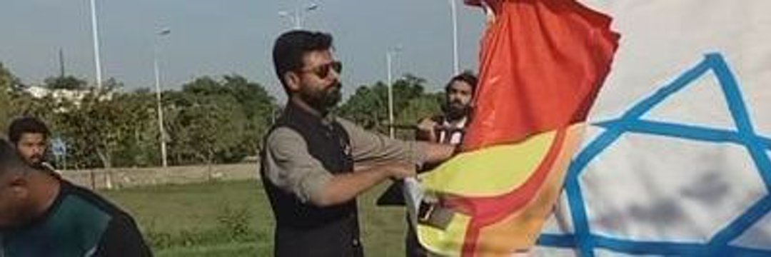 MahwishSheraz's tweet photo. اسرائیل ایک نا جائز ریاست ہے اور ہم اسے کبھی بھی تسلیم نہیں کریں گے؛
مجھے آتا ہی نہیں فن سر جھکا کے بات کرنے کا
میں حق بات پہ گردن کٹا دینے کا قائل  ہوں
 ❤✊🇵🇰
#نوجوان_رہنما_شہیر_سیالو https://t.co/1SFJeCUUFN
