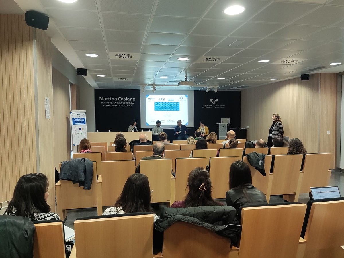 La presentación de Pilar García Orduña sobre "Mecanismo de Apoyo a Servicios de Acceso a Grandes Instalaciones" en la 5 Reunión de Personal Técnico de Difracción en Rayos X de los SGIker en el Campus de Leioa de la <a href="/upvehu/">UPV/EHU</a>