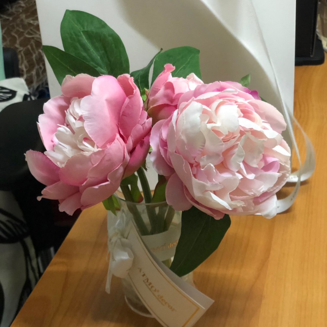 เเจกันคริสตัลดอกพิโอนี่โทนชมพู Palepink กับความหมายดีดี เพราะเป็น "ดอกไม้เเห่งความโชคดีเเละชีวิตรักที่สมบูรณ์" เหมาะมากที่จะให้เป็นของขวัญหรือนำมาตกเเต่งเพิ่มบรรยากาศดีดีภายในบ้าน ขอบคุณ #รีวิวสวยๆจากลูกค้าatmodecorค่ะ