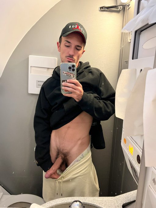 Jerk off in the bathrooms of the plane should be mandatory 😈✈️ 💦

#Madrid #Alemania #LaIslaDeLasTentaciones