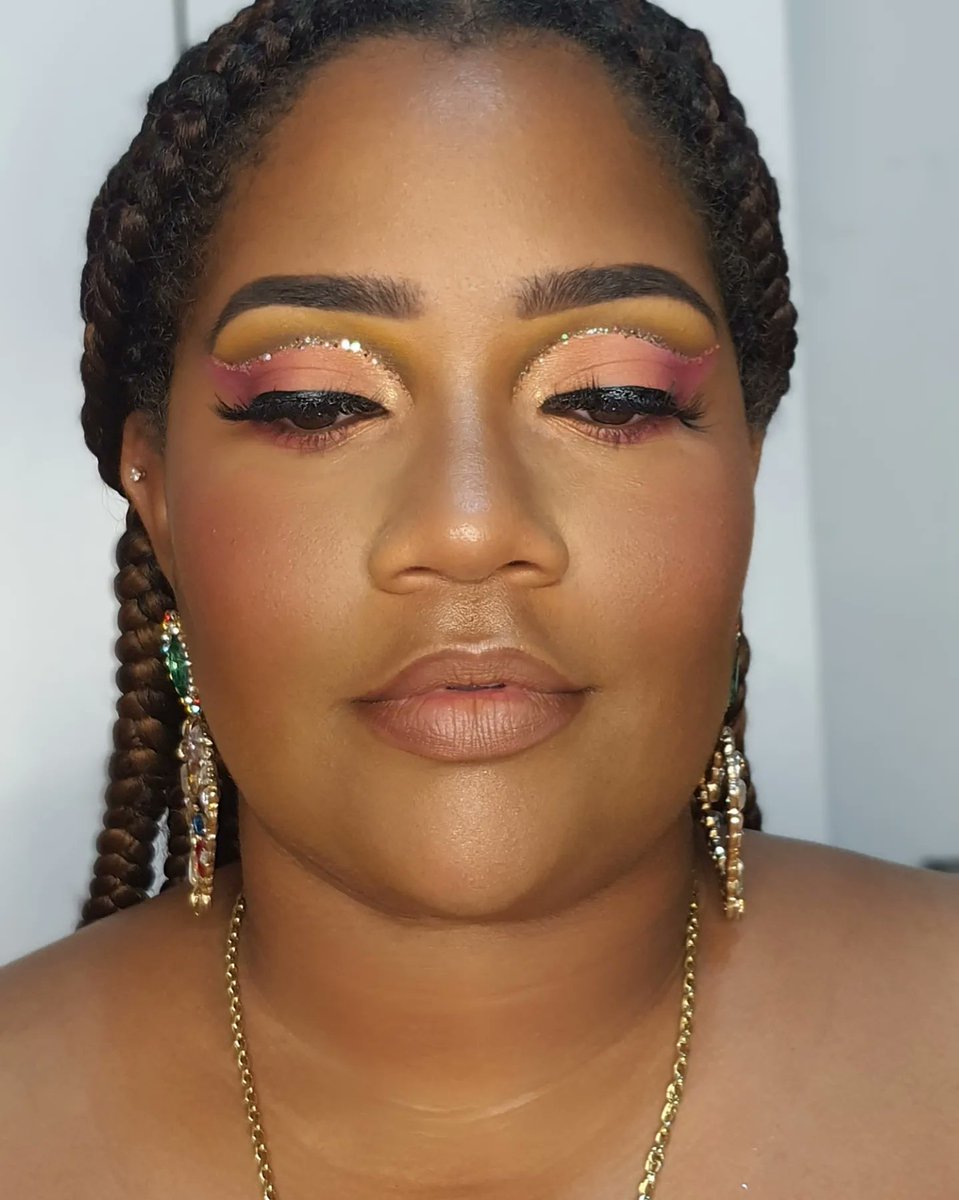 syl_empress's tweet photo. #Glitter #makeuplover #plussize #Influencer https://t.co/YQByZArleu