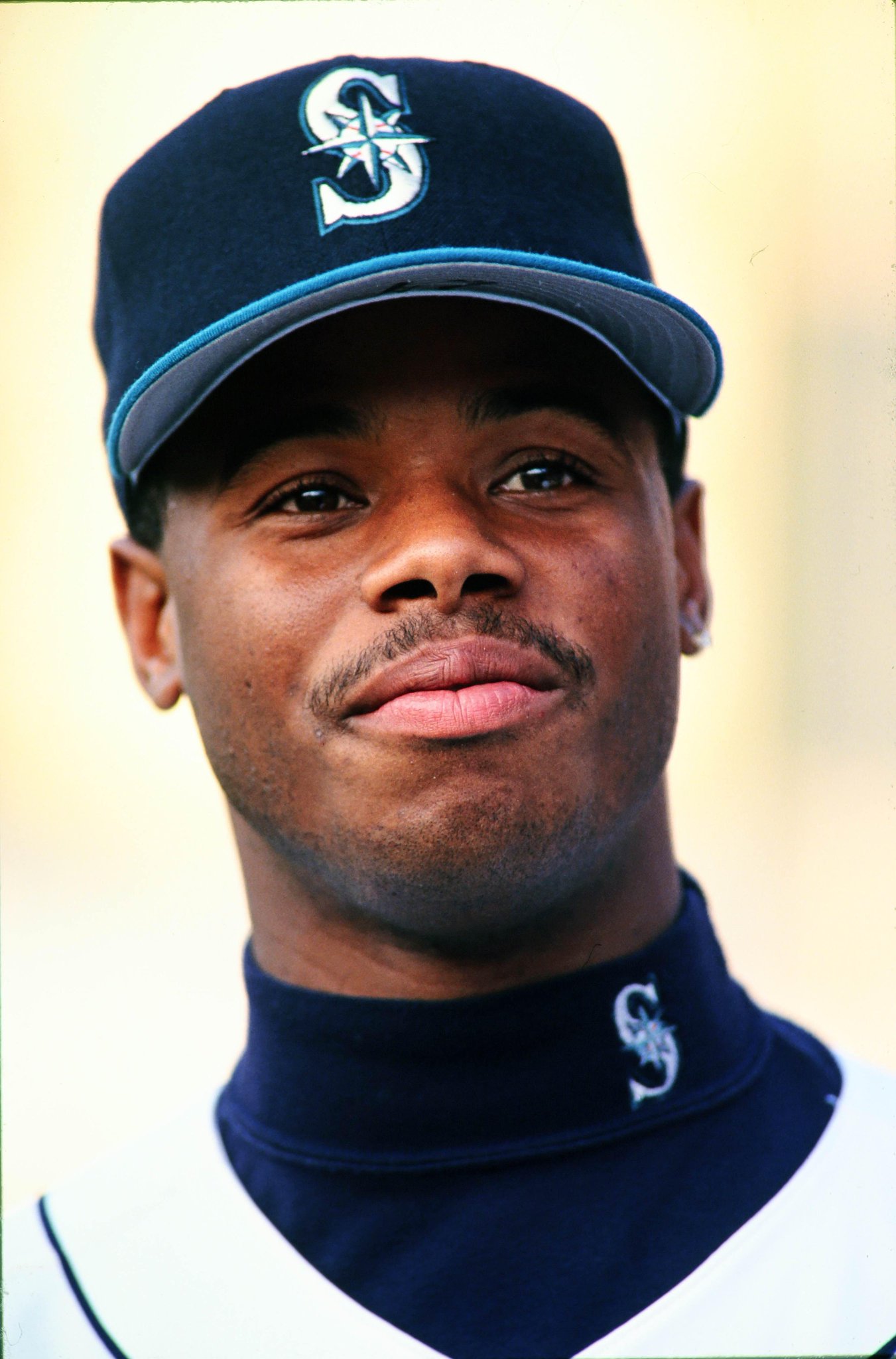            Jr.     Happy birthday, Ken Griffey Jr.                                :  