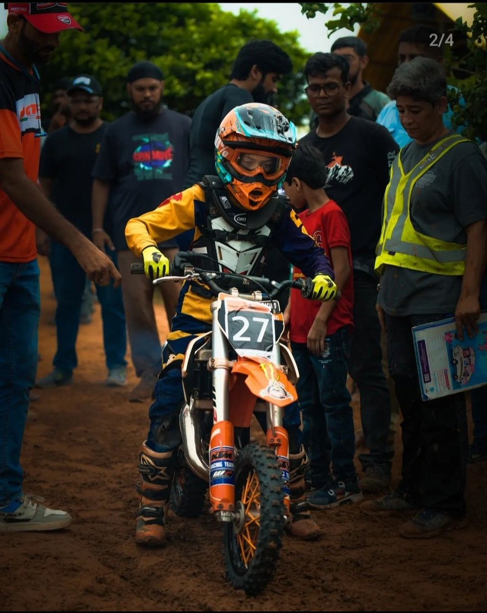 BikerUmar's tweet photo. #umarkhan #bikerboyumarkhan
9 years ki age mein is bachche biking ki dunya me kardiya kaam https://t.co/mr1zHmASnv