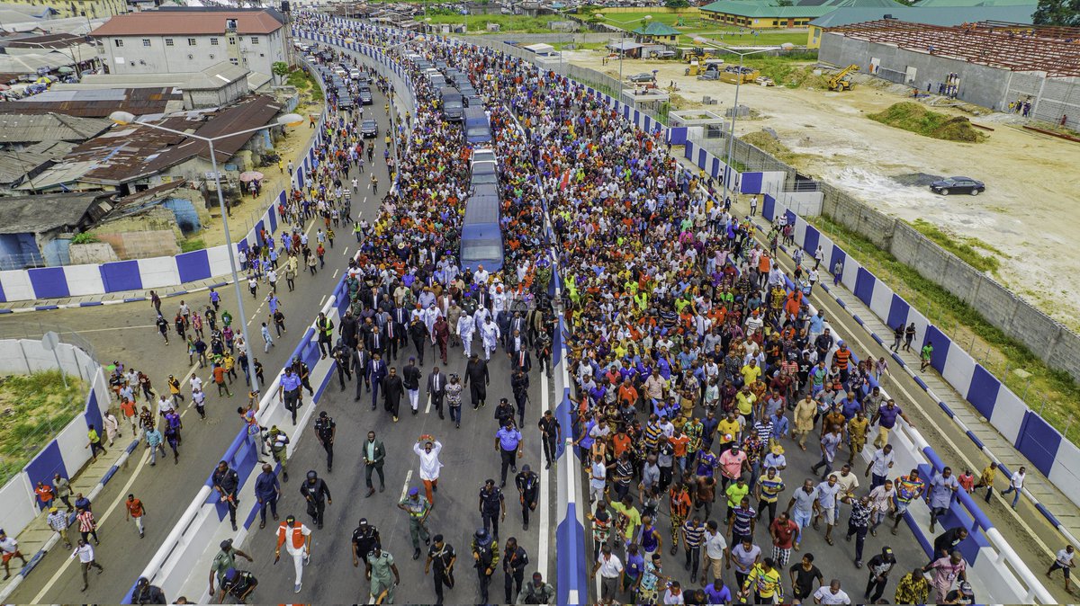 biorigs's tweet photo. It wasn't a rally.....it was to commission the Nkpolu Oroworukwo flyover in Port Harcourt and people came out to see the man...Mr Peter Obi https://t.co/vetdszAj3B
