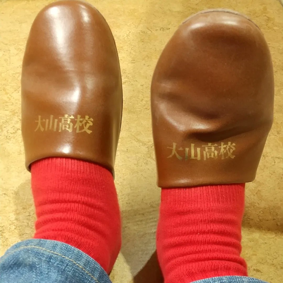 nimumasa26's tweet photo. ♦二毛作♦
・早朝からの〜肉体労働。
・都立高校和太鼓部指導。
部員も段々形になって来て嬉しいですが、もう少し部活動の日数が増えもっとイロイロ教えたいのが本音であります❗12/19校内にて幼稚園の園児に太鼓演奏を披露する本番に向けての練習です❗頑張れ若人❗小生はまだ腰が…。😢 https://t.co/1ixxb1lsOZ