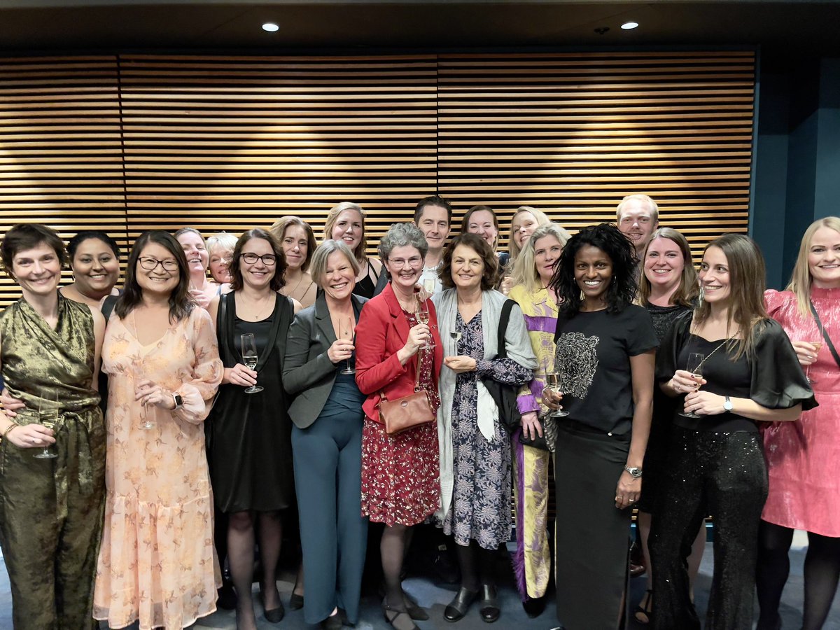AUHsurgery (@auhsurgery) on Twitter photo Et fantastisk årsmøde #DKS2022 med masser af flotte præsentationer fra vores forskere, Lippmannprisen til Lilli Lundby og bedste posterpræsentation til vores PhD studerende <a href="/AnneMartensen/">Anne K Martensen</a> . Vi kommer stærkt tilbage næste år med endnu flere forskningsresultater <a href="/DanskSelskab/">Dansk Kirurgisk Selskab</a> Et fantastisk årsmøde #DKS2022 med masser af flotte præsentationer fra vores forskere, Lippmannprisen til Lilli Lundby og bedste posterpræsentation til vores PhD studerende <a href="/AnneMartensen/">Anne K Martensen</a> . Vi kommer stærkt tilbage næste år med endnu flere forskningsresultater <a href="/DanskSelskab/">Dansk Kirurgisk Selskab</a>