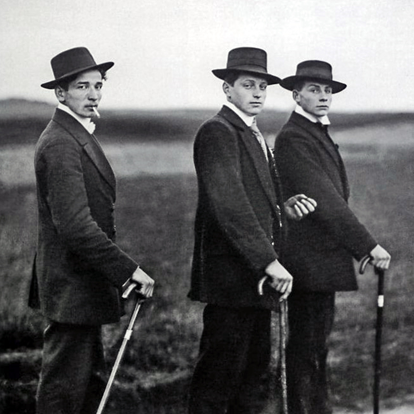 John Berger, Bir Fotoğrafı Anlamak

Özet: “Aslında her fotoğraf hakikate ilişkin bütünsel bir görüşü deneme, onaylama ve inşa etme aracıdır.” John Berger’in Bir Fotoğrafı Anlamak adlı kitabını inceliyoruz.

Yazan: Ahmet Emir Sevindik 

pervazkultur.com/2022/11/john-b…