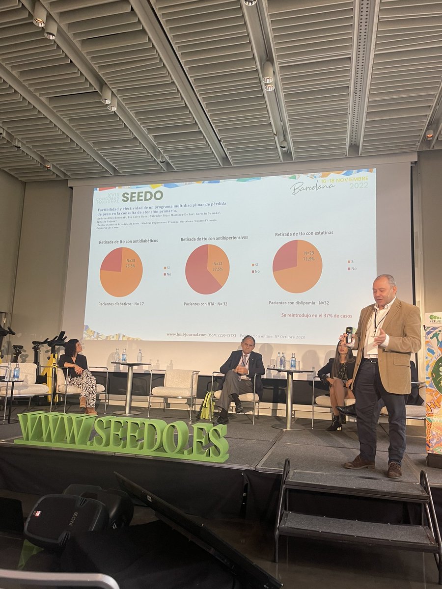 ana_apiecar's tweet photo. Grande el Dr. Andreu Altes en #SEEDO2022 @SociedadSeedo remarcando que otras formas son posibles y debemos tender a ellas🔜
#APclave en la atención de la #obesidad actuando en cada #persona, #familia y #comunidad https://t.co/jo0bEThdPJ