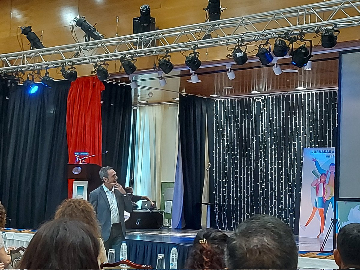 carmenlopa2's tweet photo. @iespadreanchieta
@OPEECanarias 
#ErasmusPlus 
Segundo día en las Jornadas de Internacionalización de la educación  Canarias. https://t.co/eKqx01yz4s