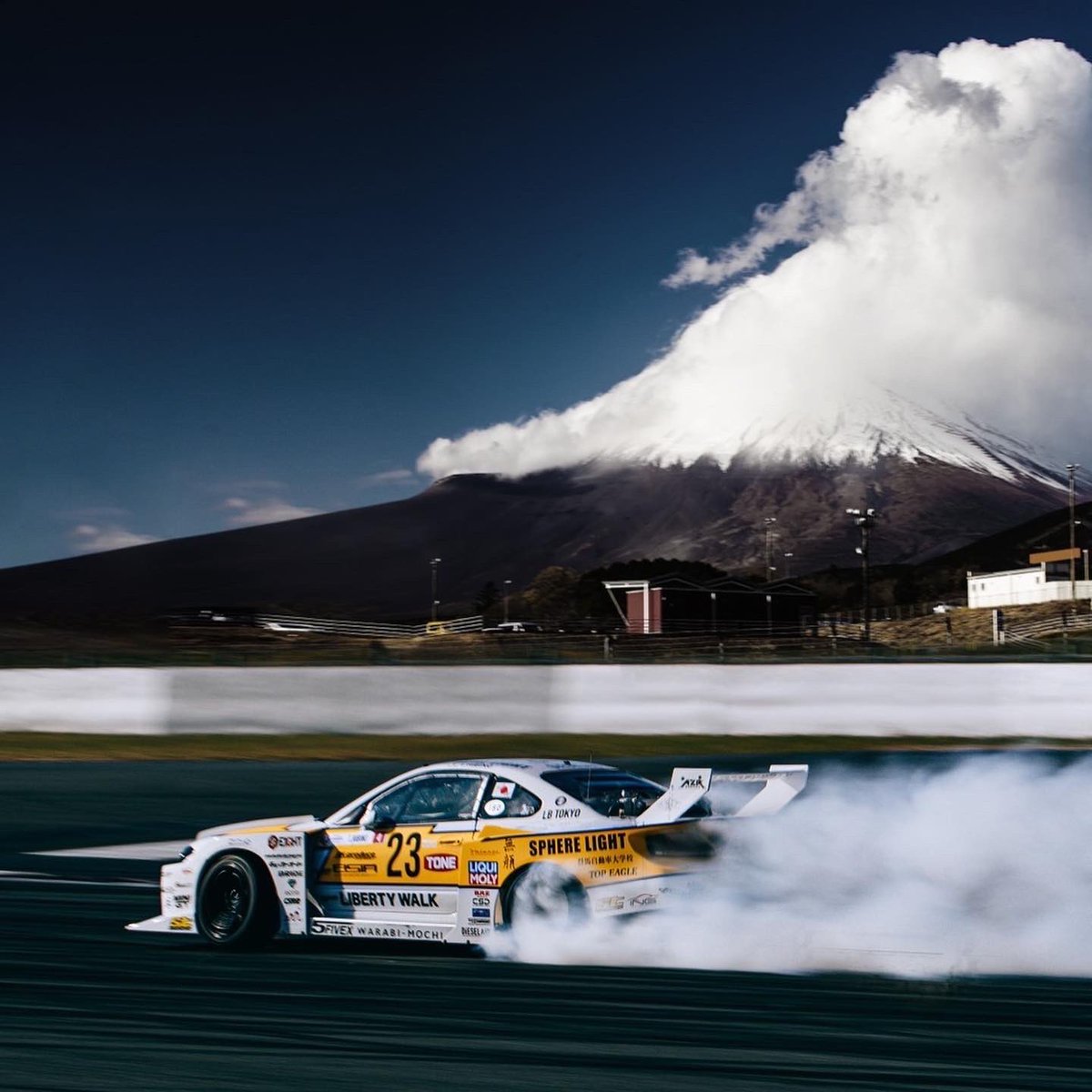 5FIVEXTIRES's tweet photo. 富士山とLBracing
@LB1993_official
@spherelight
#fivex
#fivextires
#gerun
#jdm
#drifting https://t.co/m8QYSiEsMo