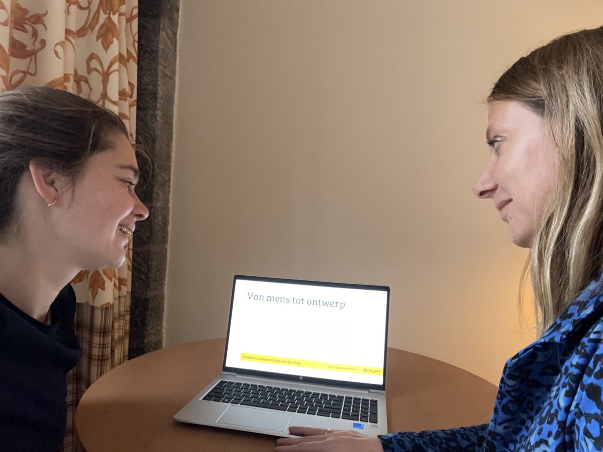 𝗭𝗶𝗲𝗻 𝘄𝗲 𝗷𝗼𝘂 𝘀𝘁𝗿𝗮𝗸𝘀?
Vandaag is de conferentie #MaakHetBruikbaar van <a href="/GebrCentraal/">Gebruiker Centraal</a>. Collega’s Lia en Louka verzorgen van 11.15 tot 12.15 uur het webinar ‘Van mens tot ontwerp’. Niet aangemeld? Je kunt binnenkort terugkijken! Meer weten? gebruikercentraal.nl/session/van-me…