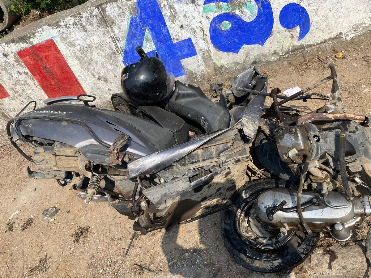 UmarShahroz4's tweet photo. Drink &amp; Drive Case at Karimnagar near 2Town PC was shocking
“Murder in the name of alcohol”
Authority to stop such crime @KarimnagarCp @knr_police  is your responsibility, last time near Kaman road and now this..!! When will be measures taken to stop this  @KTRTRS @Collector_KNR https://t.co/Ja2nSvZGUR