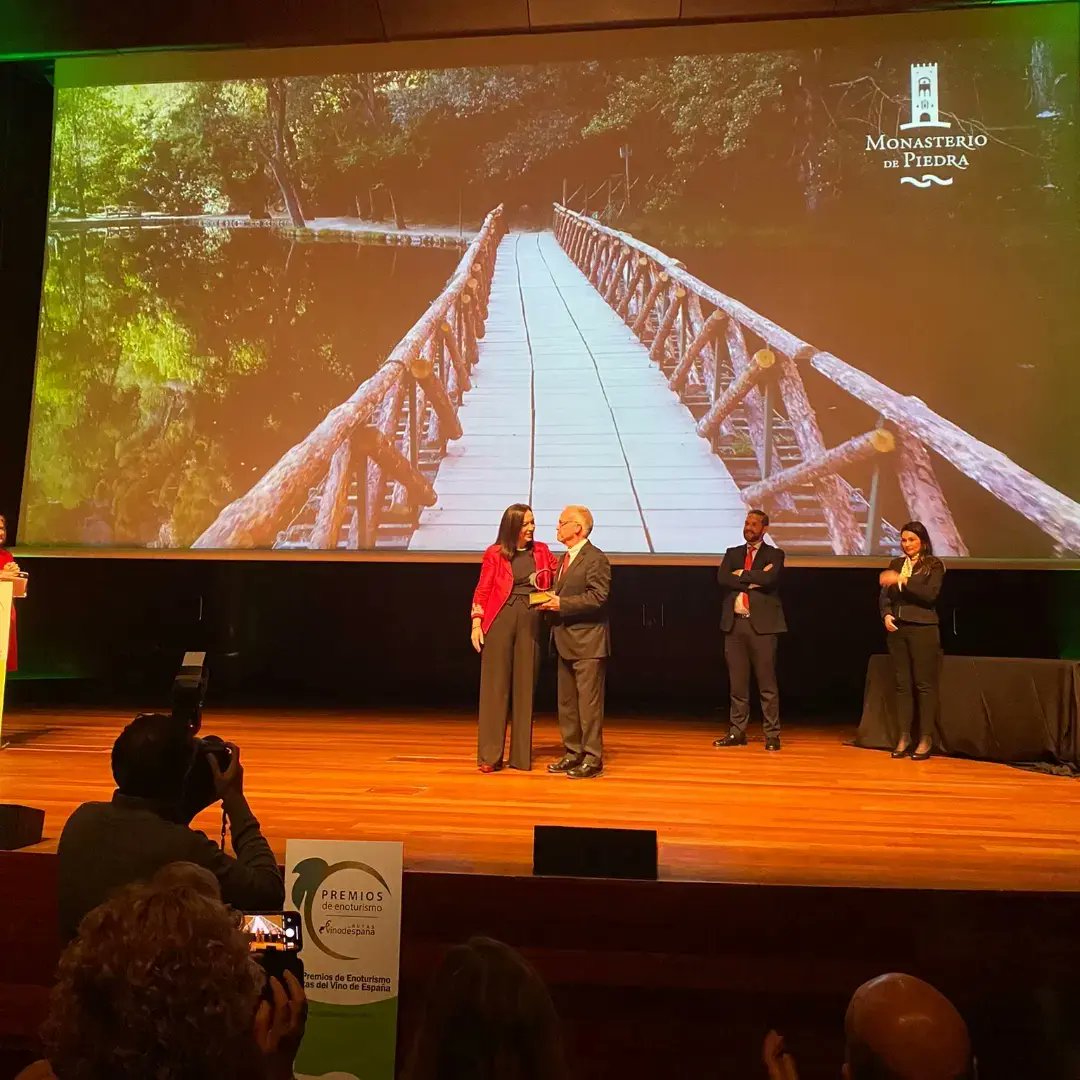 Ayer se celebró en el Museo Reina Sofía de Madrid la gala de entrega de  premios de Rutas del Vino de España, en la que el Monasterio de Piedra recibió el premio en la categoría de Compromiso con la Sociedad y el Medio ambiente 2022.

Un galardón muy merecido!! Enhorabuena!!