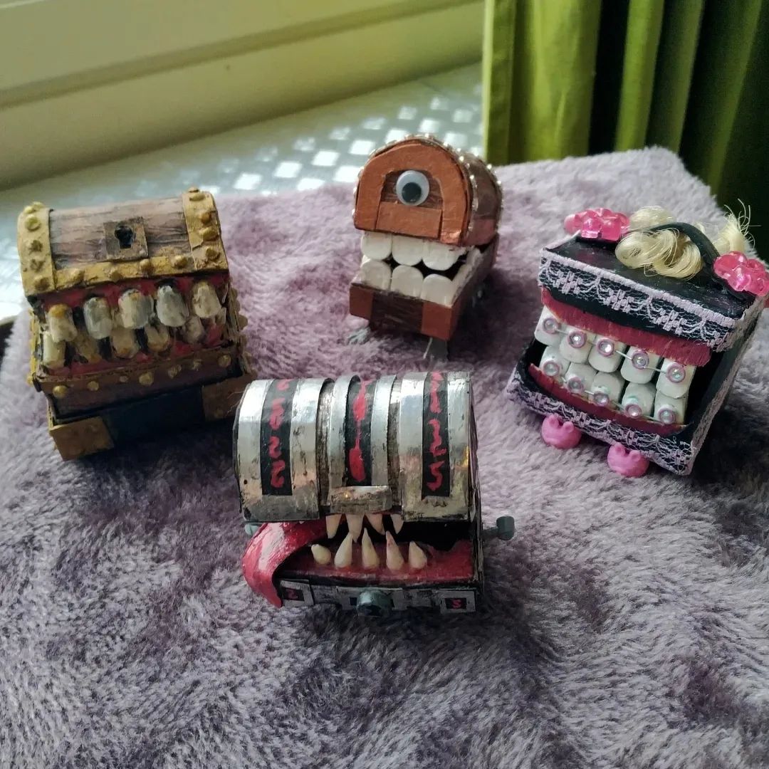 misthead's tweet image. Obsidian Mimic now has three siblings :p Welcome to the family, Cynthia!