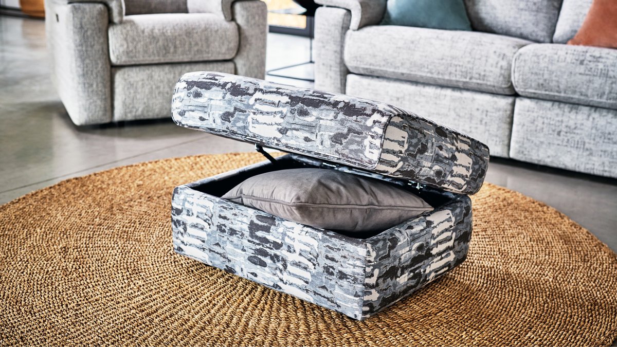 Meet Ellis, one of the latest additions to the family. Clean, crisp lines and distinctive back cushion detailing. Ellis embodies a modern, timeless style. 

Explore Ellis: ow.ly/YmH650LxhoT.

#gplan #sofa #fabric #leather #ellis #newsofa #modernsofas #leathersofa #greysofa
