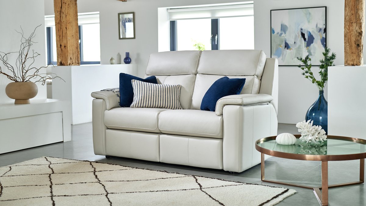 GPlanDesign's tweet image. Meet Ellis, one of the latest additions to the family. Clean, crisp lines and distinctive back cushion detailing. Ellis embodies a modern, timeless style. 

Explore Ellis: ow.ly/YmH650LxhoT.

#gplan #sofa #fabric #leather #ellis #newsofa #modernsofas #leathersofa #greysofa
