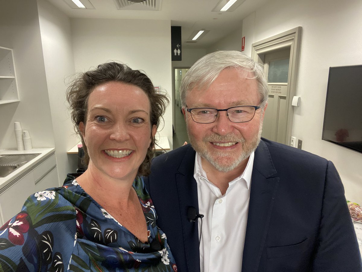 reblev's tweet photo. Rounded out the week with a game of handball with @MrKRudd Is @twitter still alive? #TheAvoidableWar https://t.co/hYKR8Nv2gQ